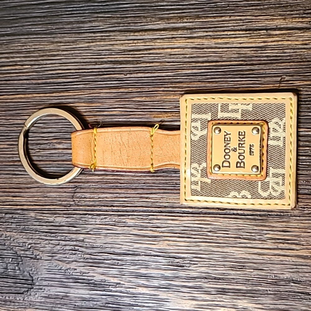 Dooney & Bourke - logo keyfob - Picture 2 of 4